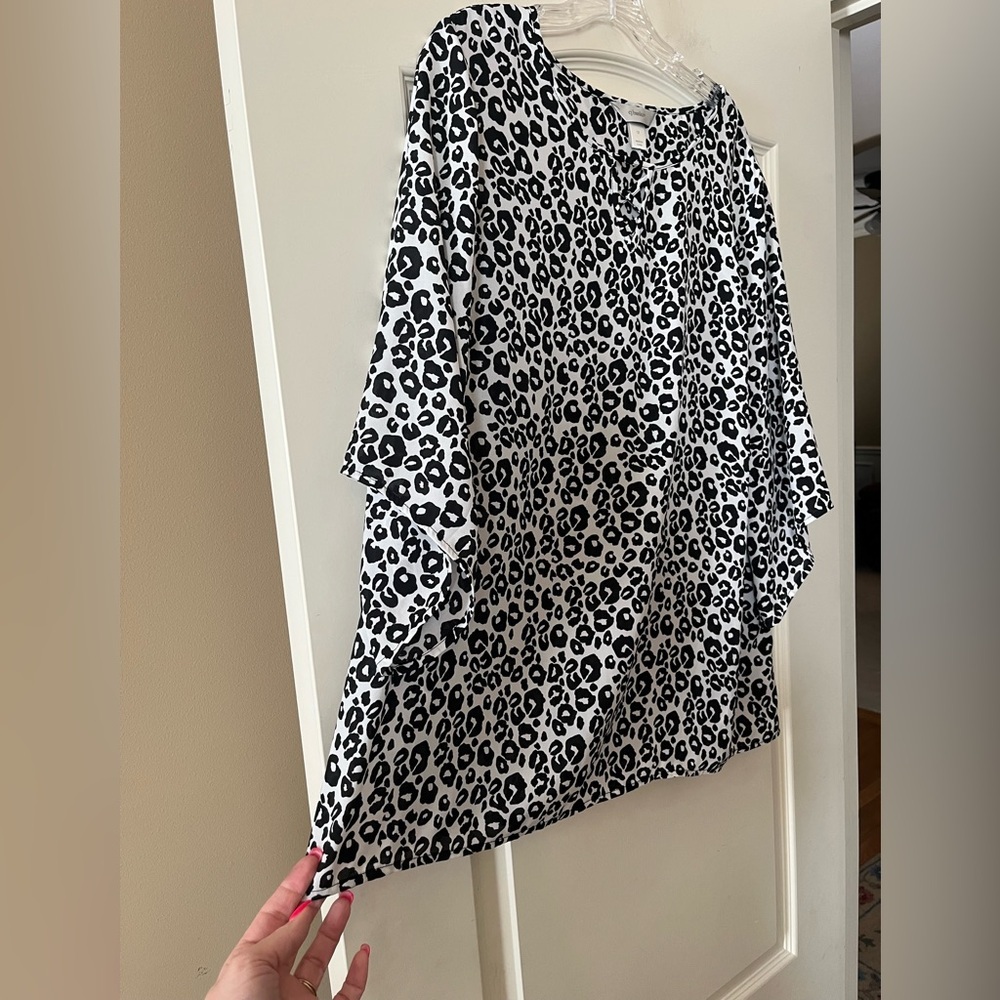 CJ Banks Black and White Animal Print Blouse Women’s Size 1X - Picture 5 of 16